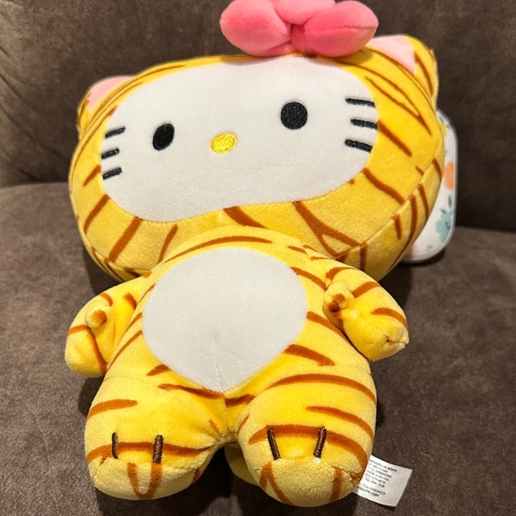 Hello Kitty Tiger - Picture 4 of 5